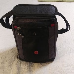 Pre-Owned Swiss Gear Bag